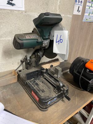 a machine that is sitting on top of a table