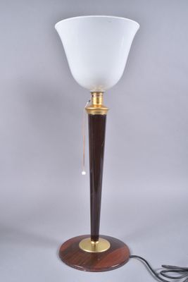 Lampe de type Mazda en bois et métal doré, la tulipe en opal…
