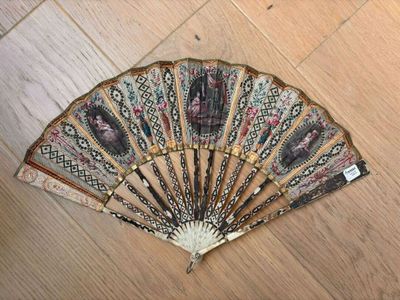 a fan that is sitting on the floor on the floor
