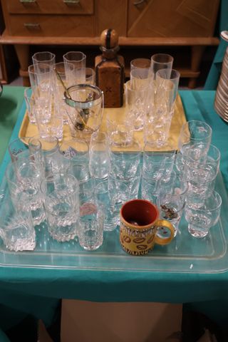 Lot de verres dépareillées en cristal et verre