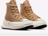 baskets montantes Nike Air Force de couleur beige