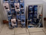 beaucoup de téléphones portables qui traînent par terre