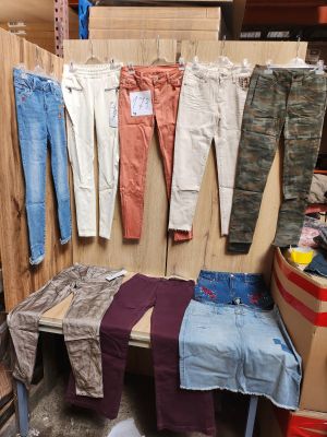 Lot de 9 vêtements femme, tailles 36, différents coloris. Les articles