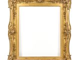 un cadre doré sur fond blanc et un fond blanc