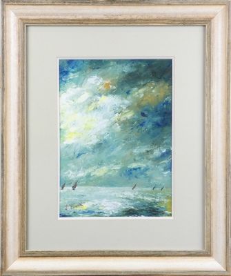 un tableau représentant un voilier en mer sous un ciel nuageux
