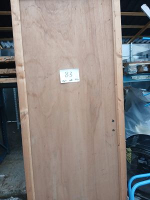 Lot de 16 portes planes en bois brut, largeur 73 cm,neuves.
