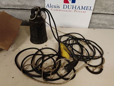 Pompe immergée monophasée pour eau claire 18 m³/h - Photo 1