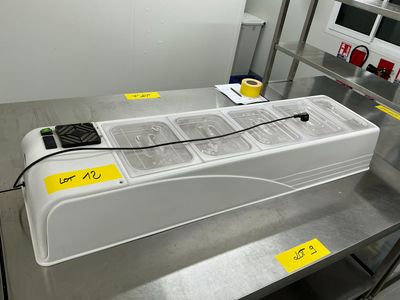 l'image d'une machine posée sur une table