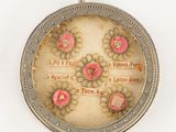 une image représentant un cadenas orné d'un motif floral