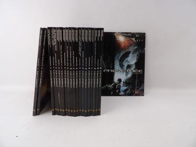 une pile de livres posés les uns à côté des autres sur une table