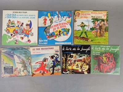 plusieurs livres pour enfants sont alignés sur une table