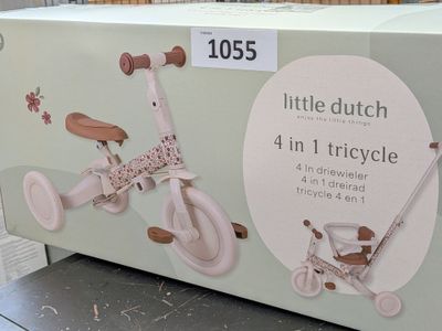 un petit tricycle néerlandais exposé dans un magasin