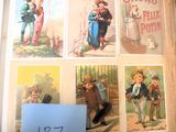 une photo d'un livre sur lequel figurent des images d'enfants
