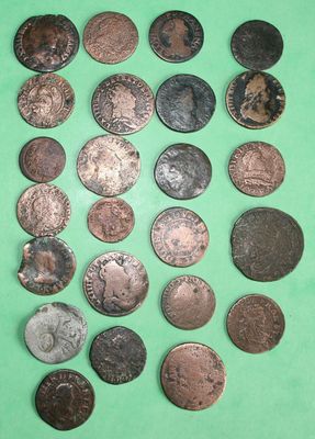 a lot of coins that are on a green surface