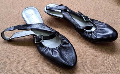 63 / Paire de chaussures - SAN MARINA - Pointure 40 //…