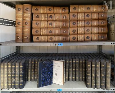 MANETTE de livres comprenant : - 12 volumes de l'Encyclopédi…