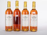 trois bouteilles de vin posées l'une à côté de l'autre sur une table