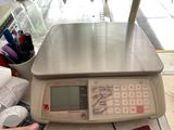 a scale that is sitting on a counter with a calculator in front of it
