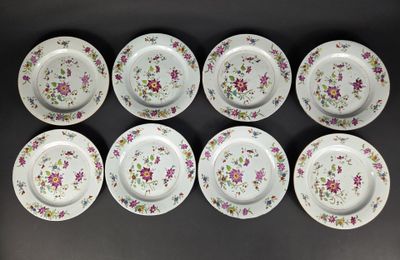 Compagnie des Indes. Série de huit assiettes en porcelaine - Photo 1