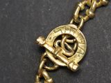 a close up of a gold chain with a clasp on it