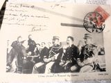 une vieille photo d'un groupe d'hommes en uniforme