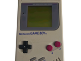 une vieille Game Boy avec un écran jaune