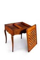 Table à jeux en bois naturel teinté et placage de marqueteri…