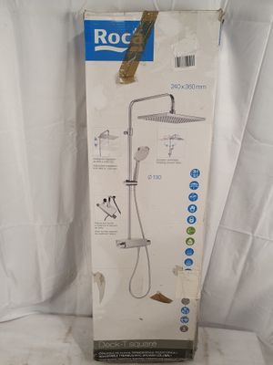 La boîte contenant la nouvelle pomme de douche Roco est ouverte