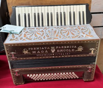 Accordéon HERCOLE MAGA à Stradella : Clavier piano : Clavier…