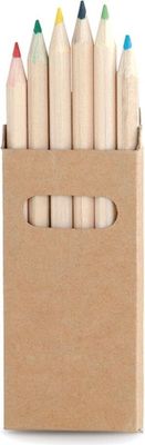 des crayons dans une boîte en carton sur fond blanc, avec un fond blanc
