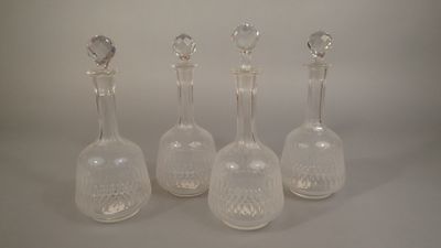 Quatre carafes en cristal à décor taillé de navettes, le col…