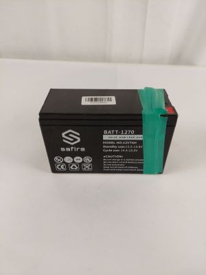 un boîtier de batterie noir entouré d'un ruban vert