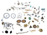 de nombreux types de bijoux exposés sur un fond blanc