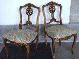 two chairs that are sitting next to each other