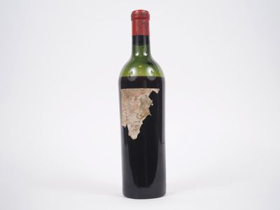 une bouteille de vin sur laquelle figure une carte