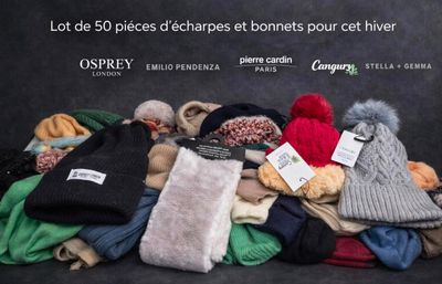 un tas de vêtements et de chapeaux sur fond noir