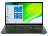 gros plan d'un ordinateur portable sur une surface blanche