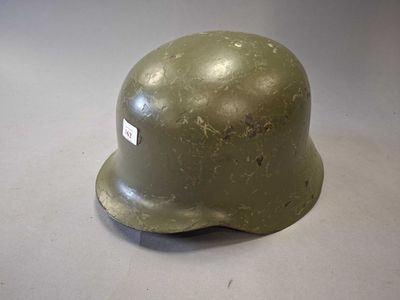 CASQUE espagnol de type allemand, avec sa coiffe intérieure.
