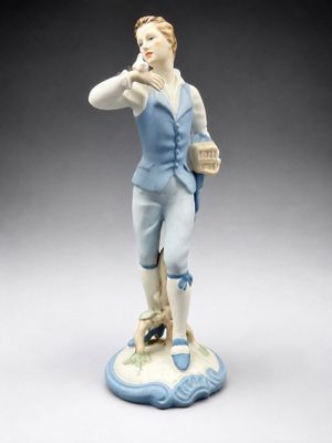 une image représentant une figurine d'un homme tenant un panier