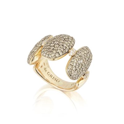 une bague en or et diamants sertie de deux pierres ovales