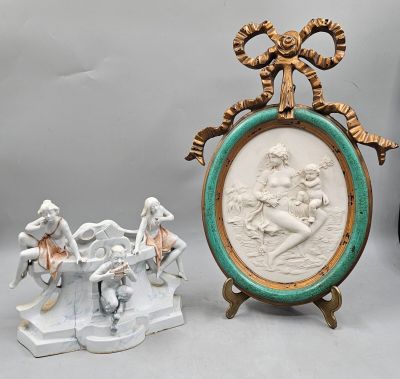 200 / Y7 / Plaque en résine façon marbre en relief "la…