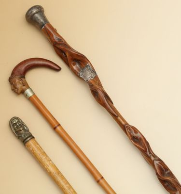 Réunion de 3 CANNES - L'une en bois torsadé avec pommeau Mil… - Photo 1