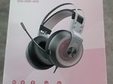 the box of a pair of headphones sitting on top of a table