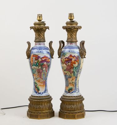 two vases that are sitting on a table