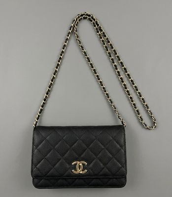 Sac à bandoulière Chanel en cuir matelassé noir avec chaîne