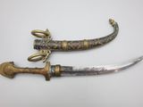 une paire de deux épées anciennes à poignées en laiton