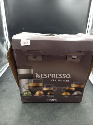 un carton de machines à café Nespresso Vertuo Plus