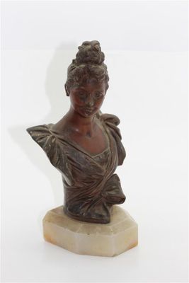 Bronze figurant une jeune femme. - Photo 1