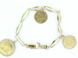 bracelet plaqué or avec deux pièces et une breloque en forme de pièce
