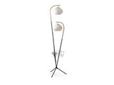 un lampadaire noir et blanc surmonté de trois lampes